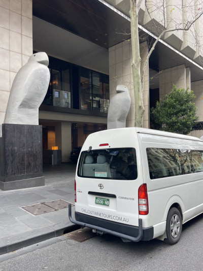 Melbourne CBD pickup point for Yarra Valley wine tours outside the Grand Hyatt